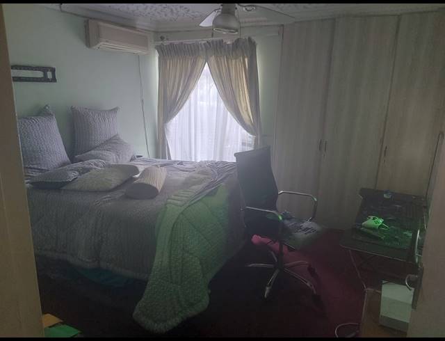 4 BEDROOM HOUSE FOR SALE IN OOS EINDE